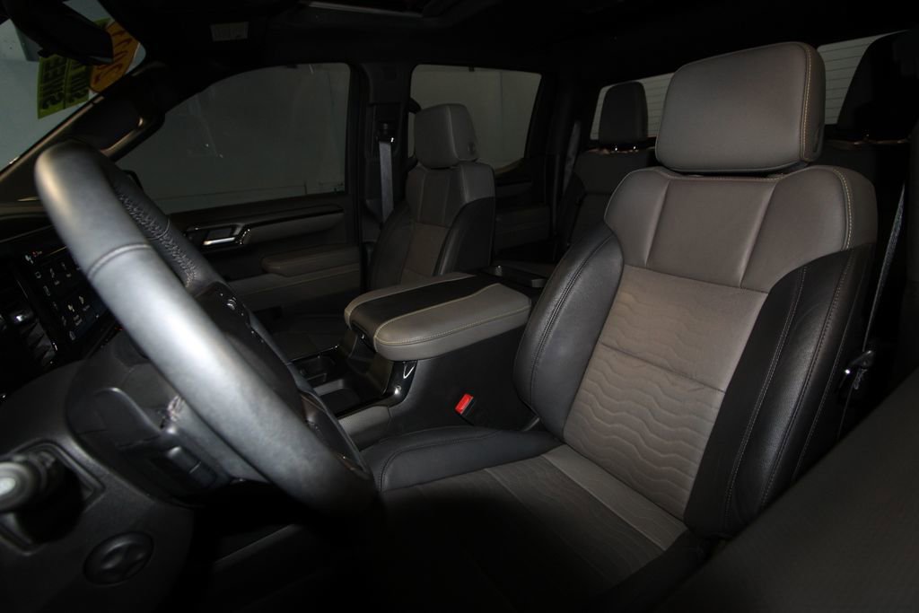 Used 2023 Chevrolet Silverado 1500 ZR2 w/ Technology Package AWD/4WD image 4