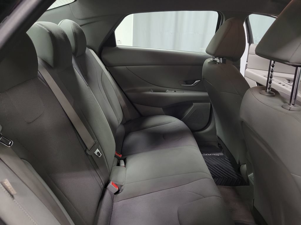 Used 2024 Hyundai Elantra SE FWD image 29