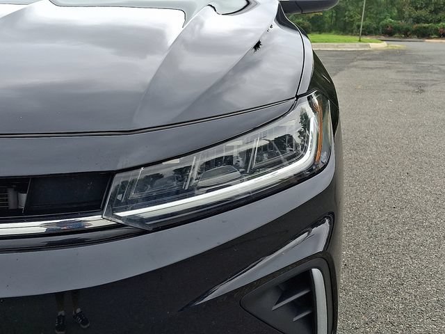 Used 2025 Volkswagen Jetta SE FWD image 9