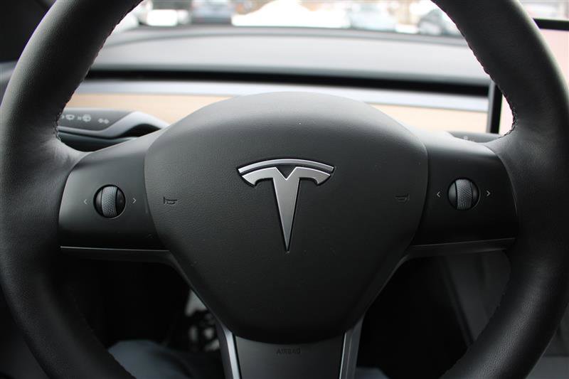Used 2022 Tesla Model Y Long Range image 15