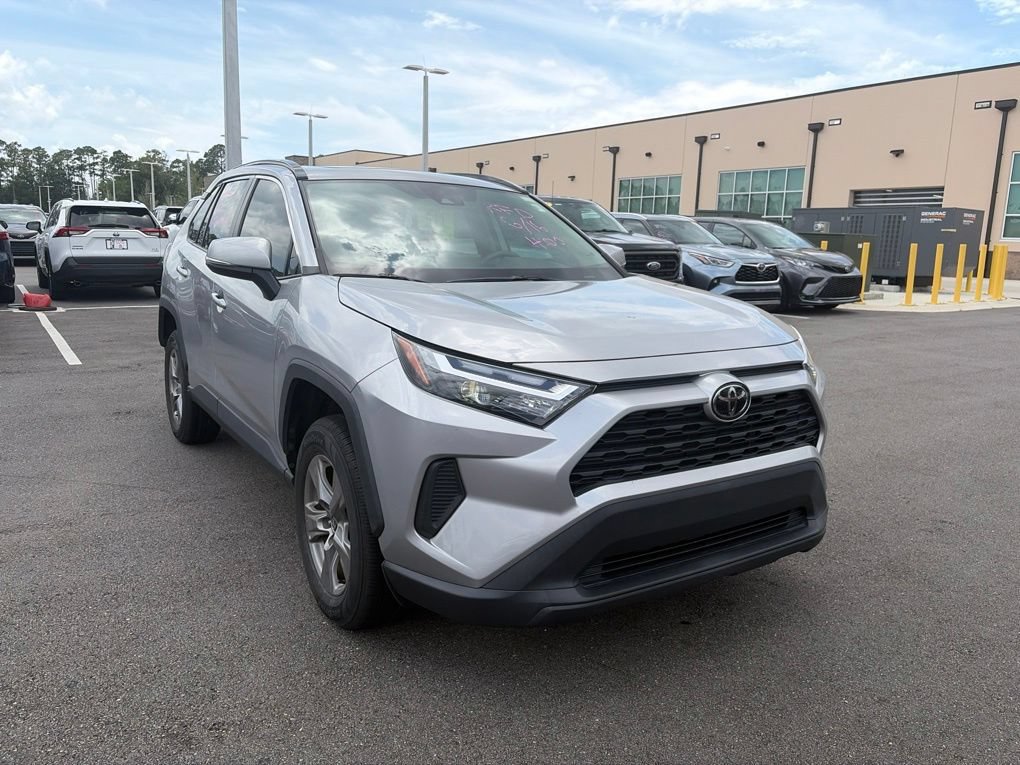 Used 2022 Toyota RAV4 XLE w/ Convenience Package FWD image 6