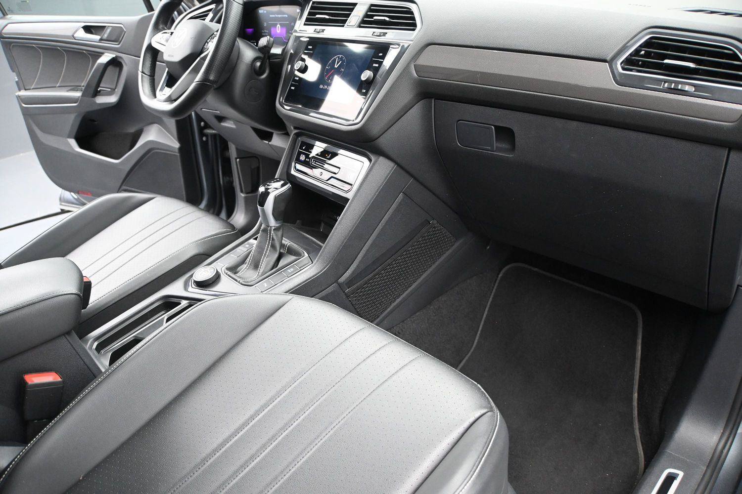 Certified 2023 Volkswagen Tiguan SE R-Line AWD/4WD image 17