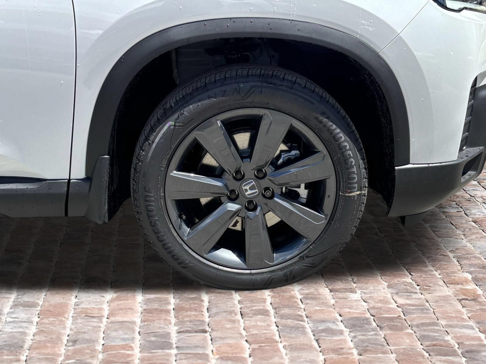 New 2026 Honda Pilot Sport image 40