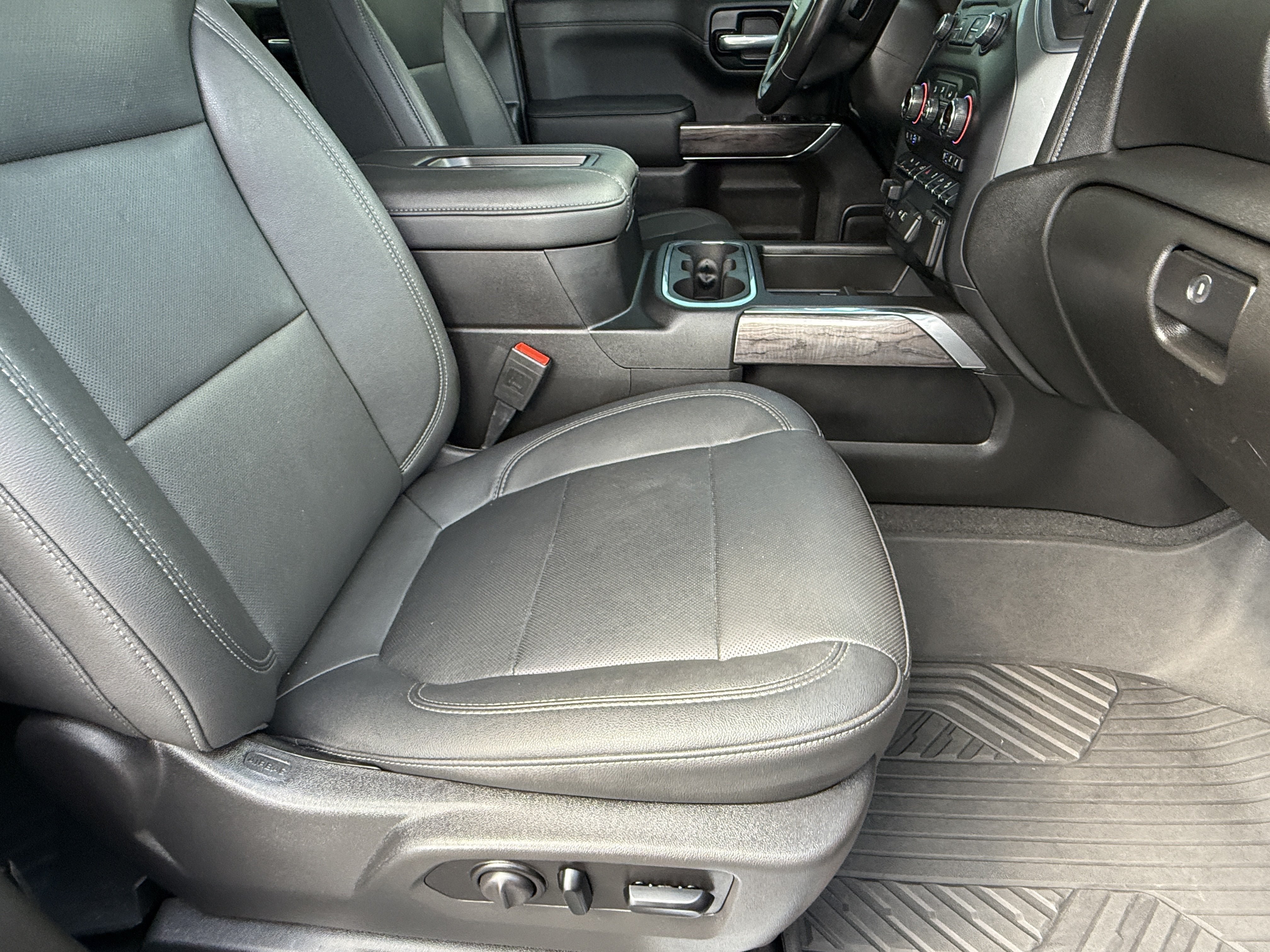 Used 2021 Chevrolet Silverado 1500 LTZ AWD/4WD image 19