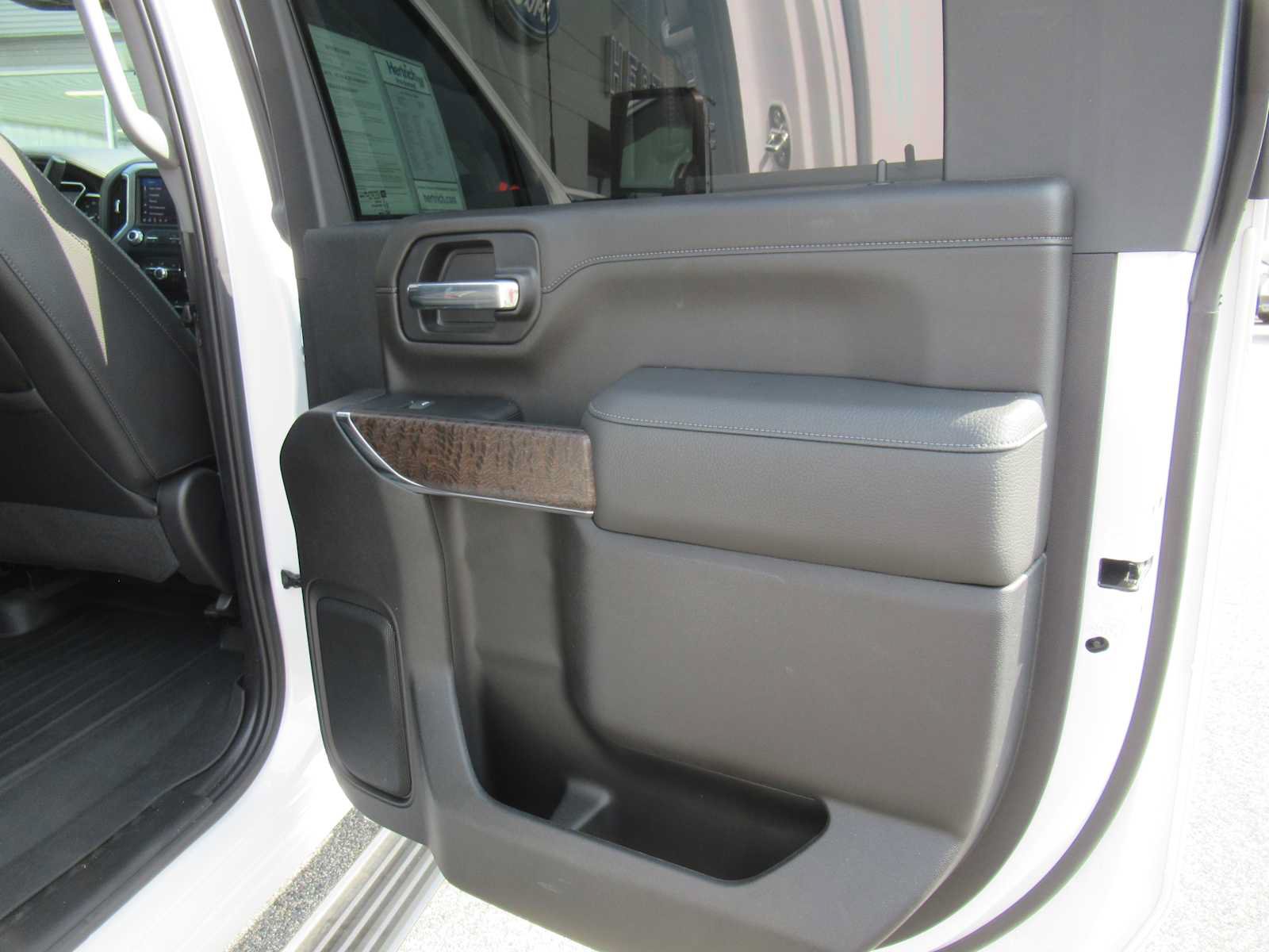 Used 2023 GMC Sierra 2500 Denali w/ Technology Package AWD/4WD image 26