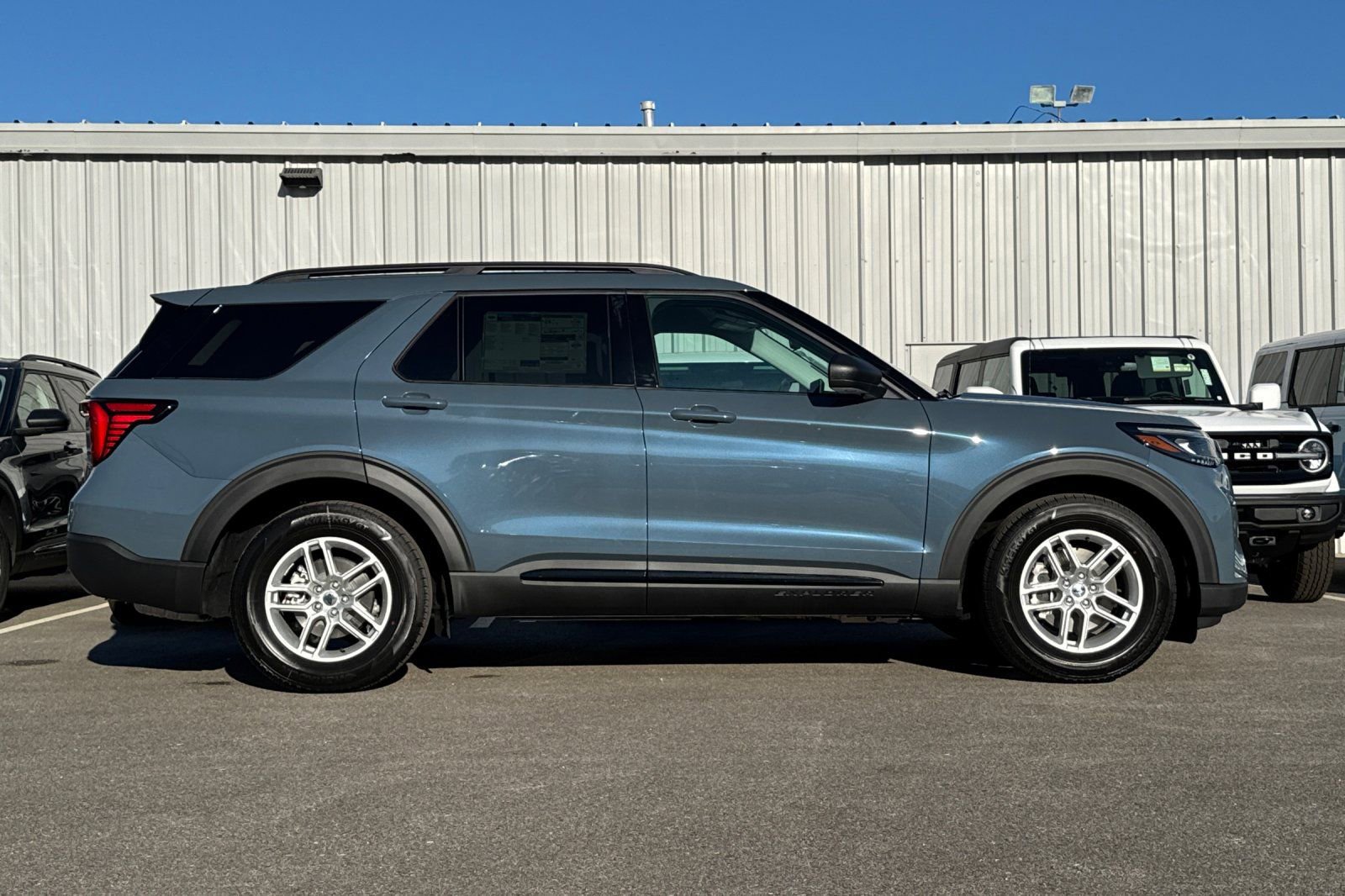 New 2026 Ford Explorer Active w/ Active Comfort Package image 2