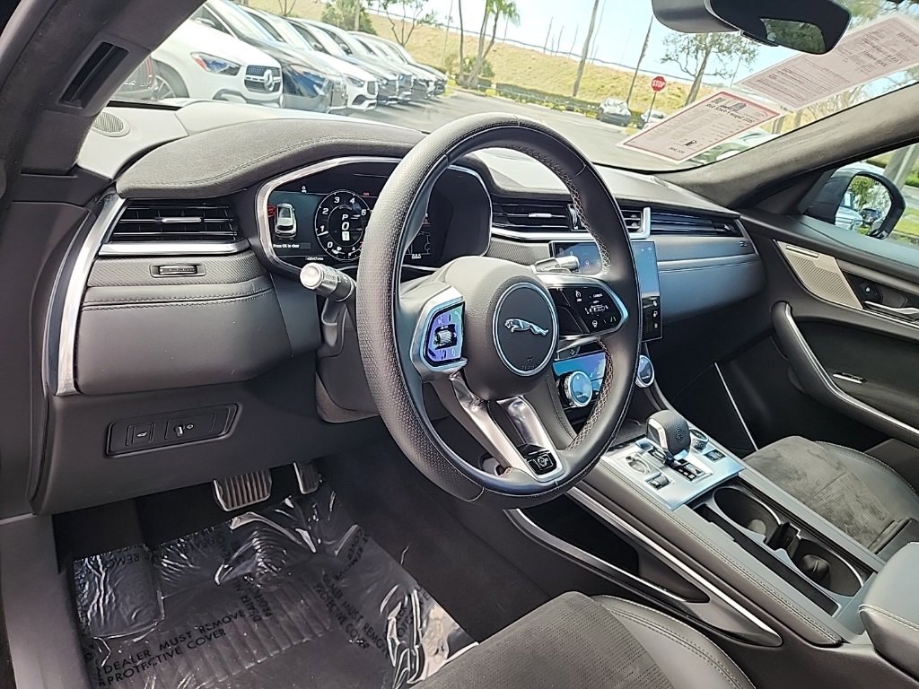 Used 2021 Jaguar F-PACE SVR image 28