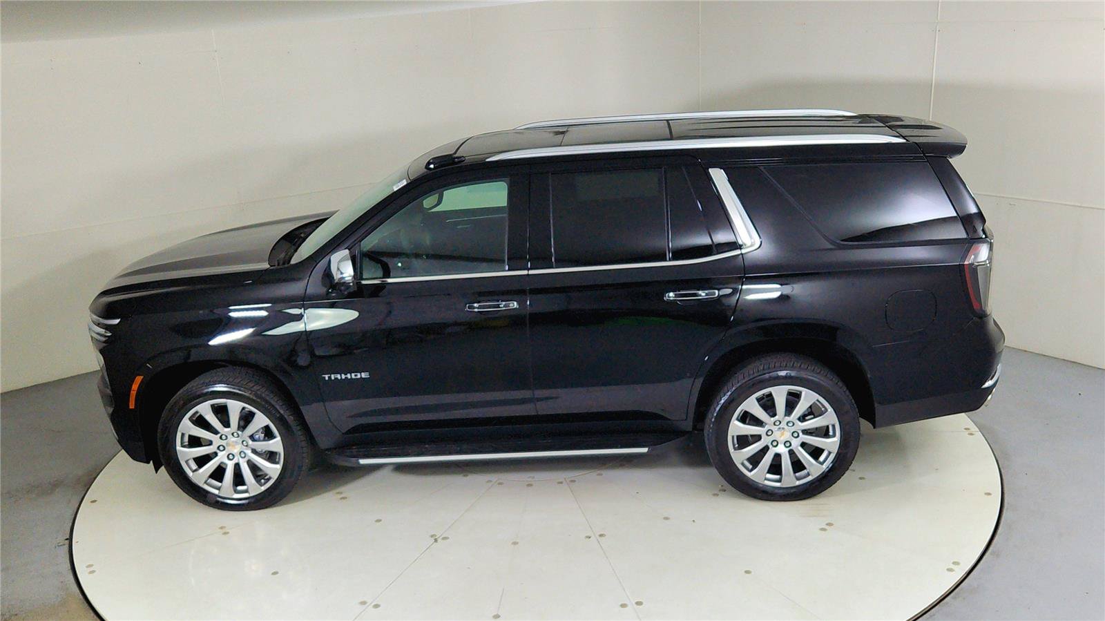 New 2026 Chevrolet Tahoe Premier w/ Sun And Tow Package AWD/4WD image 19