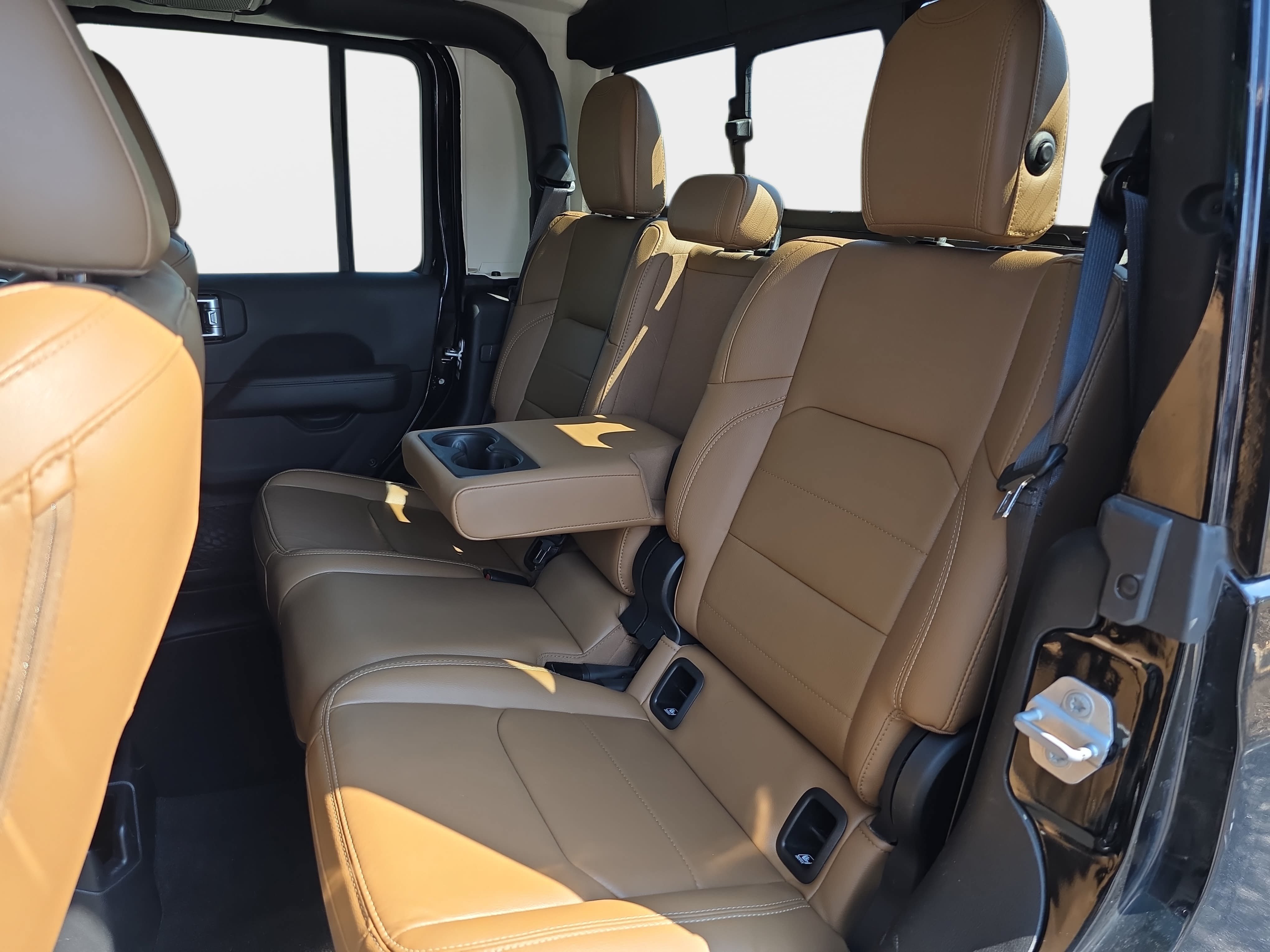 Used 2020 Jeep Gladiator Overland AWD/4WD image 11