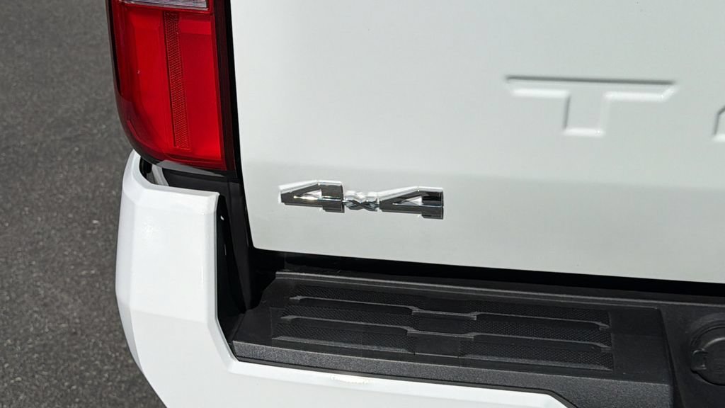 Used 2026 Toyota Tacoma SR5 AWD/4WD image 12