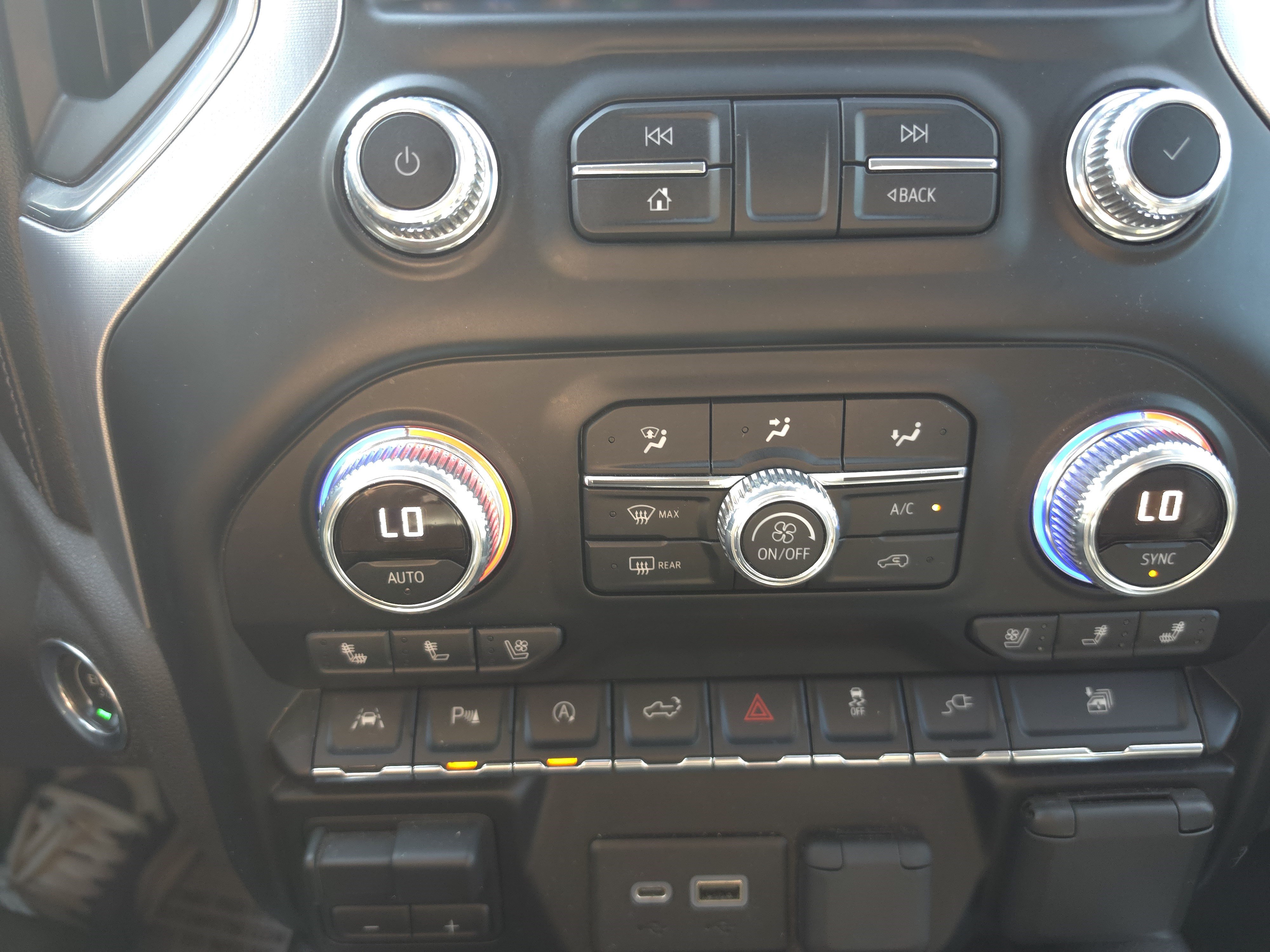 Used 2019 GMC Sierra 1500 SLT w/ SLT Premium Plus Package AWD/4WD image 21