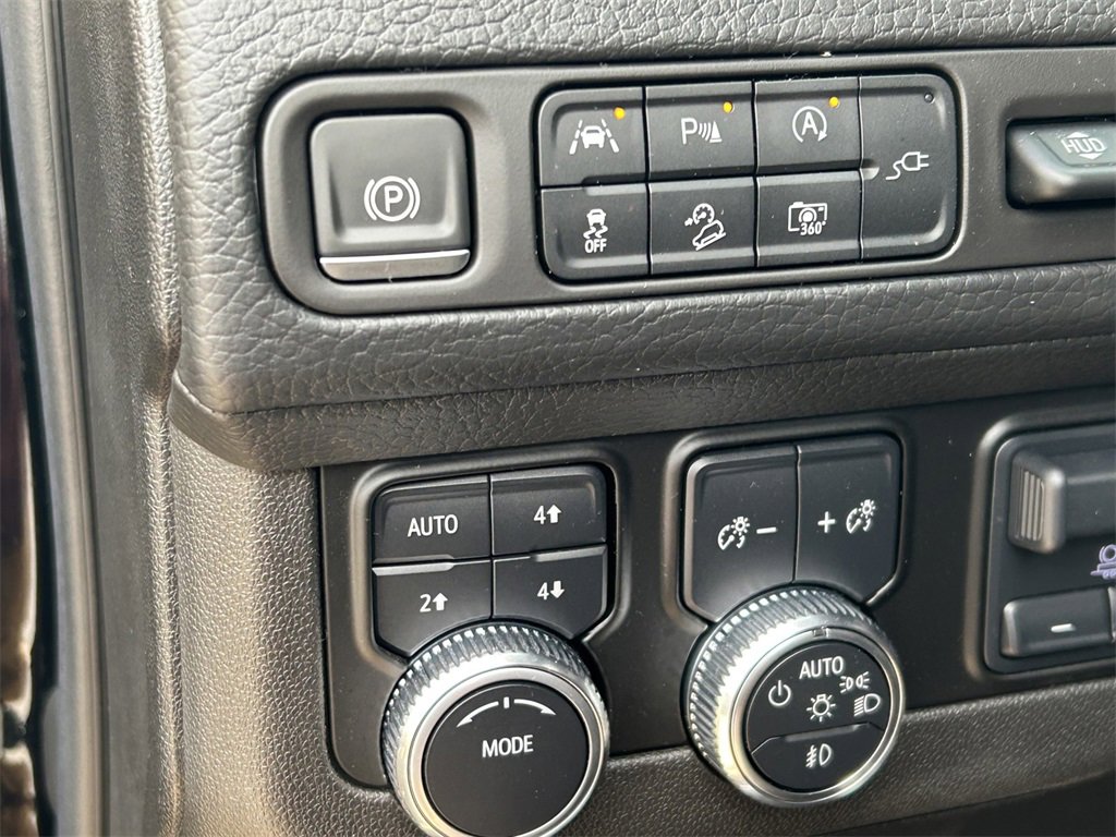 Used 2022 GMC Yukon Denali image 32