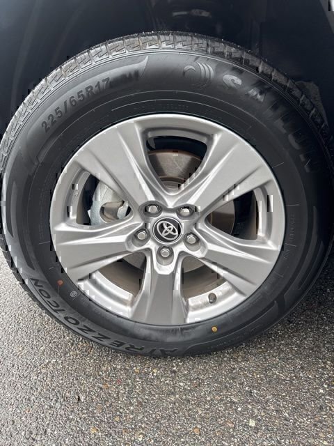 Certified 2024 Toyota RAV4 XLE AWD/4WD image 8