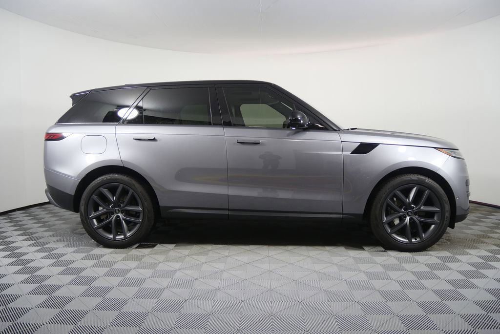 Used 2023 Land Rover Range Rover Sport SE image 2