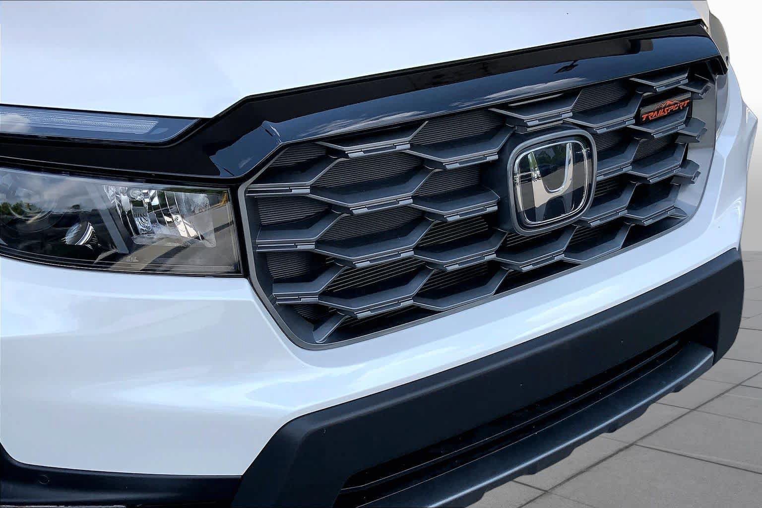 Used 2025 Honda Passport TrailSport image 32