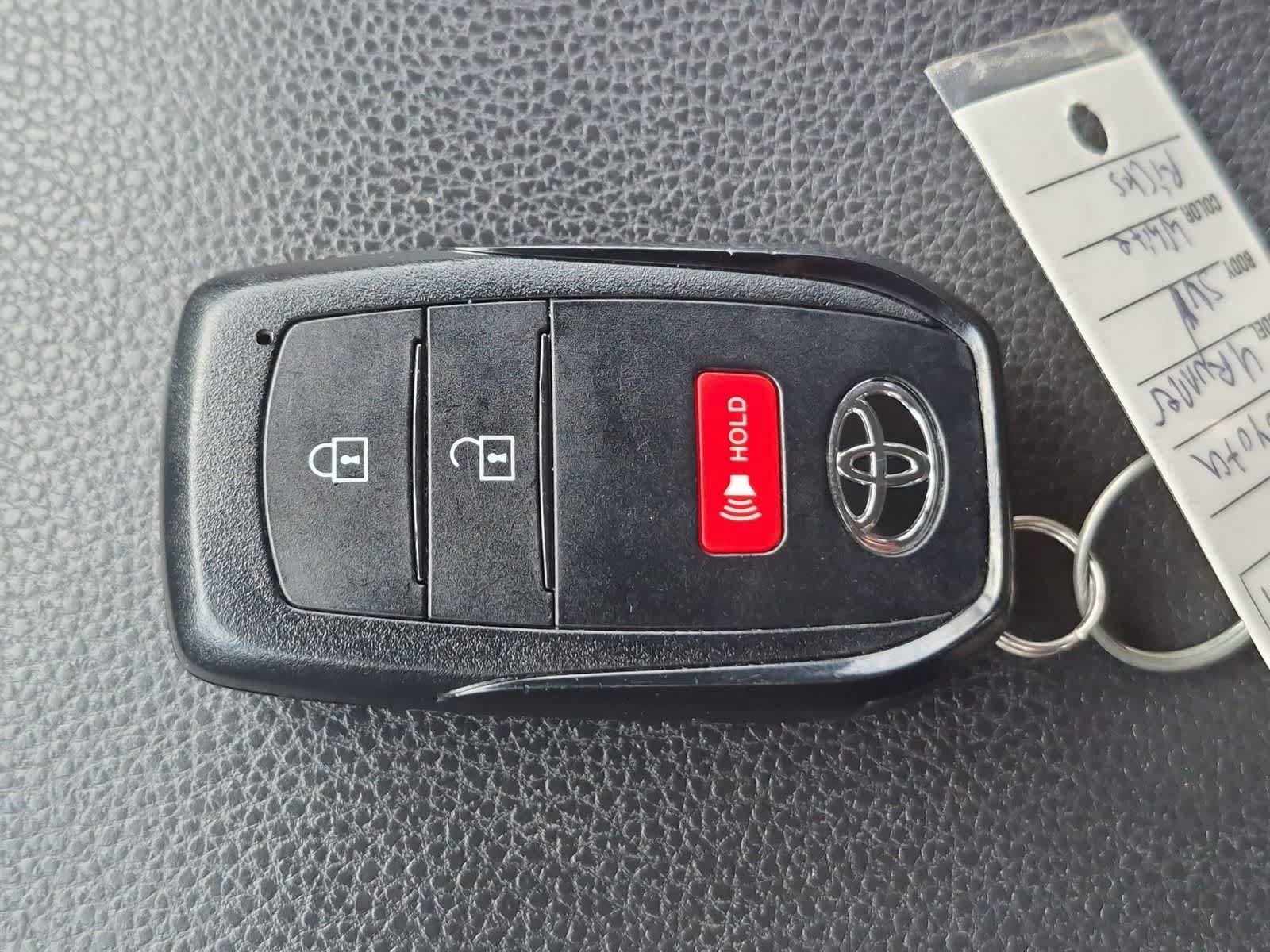 Used 2025 Toyota 4Runner SR5 AWD/4WD image 33
