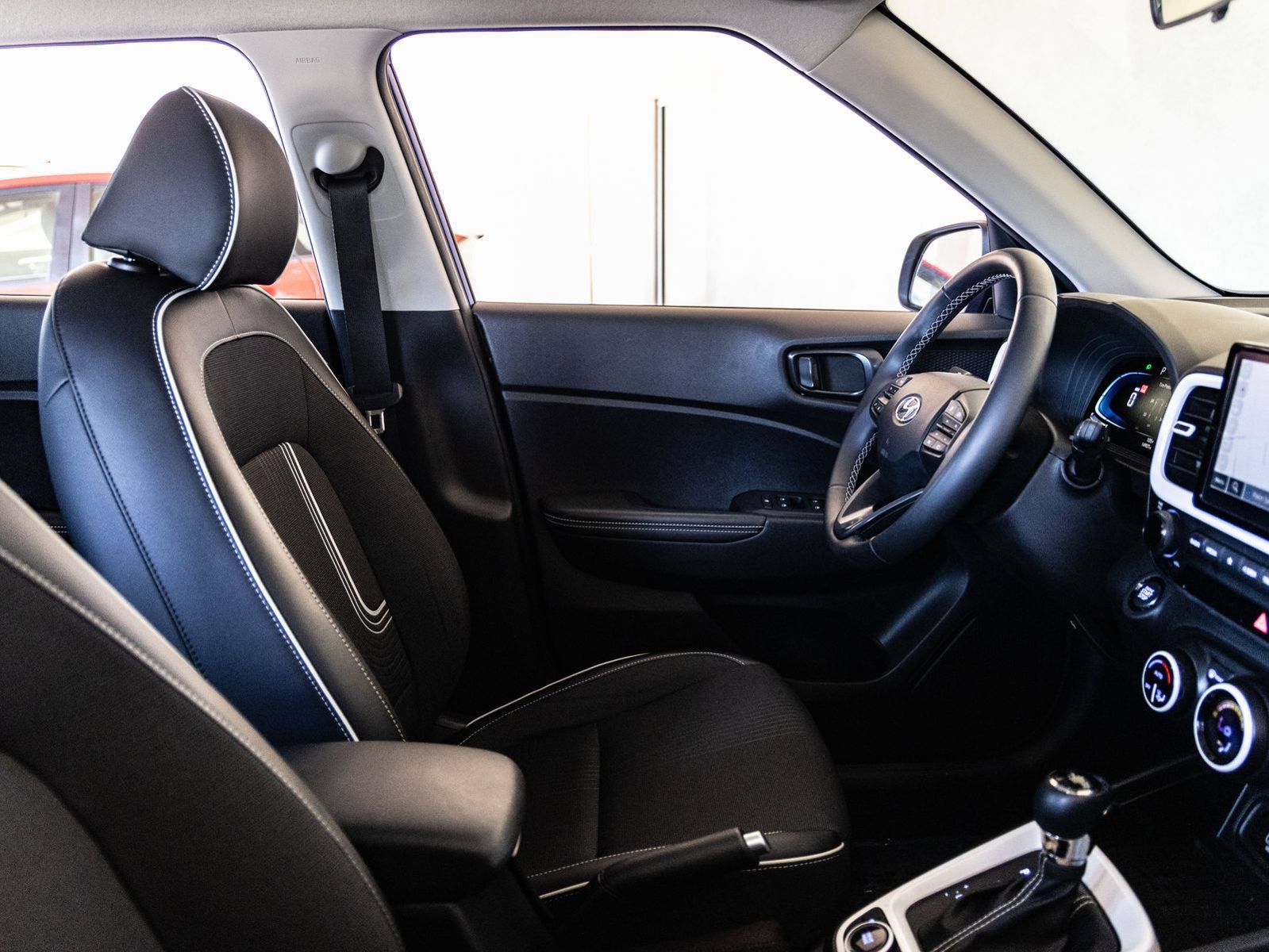 Used 2023 Hyundai Venue Limited FWD image 30