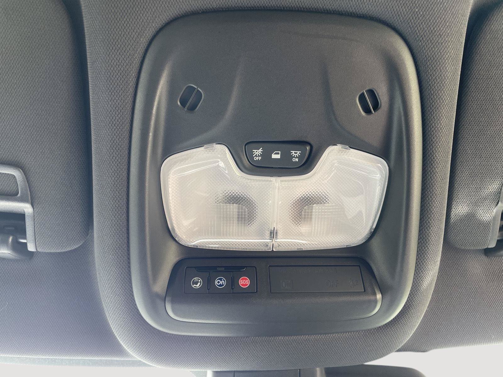 Used 2022 Chevrolet TrailBlazer RS w/ Technology Package image 7