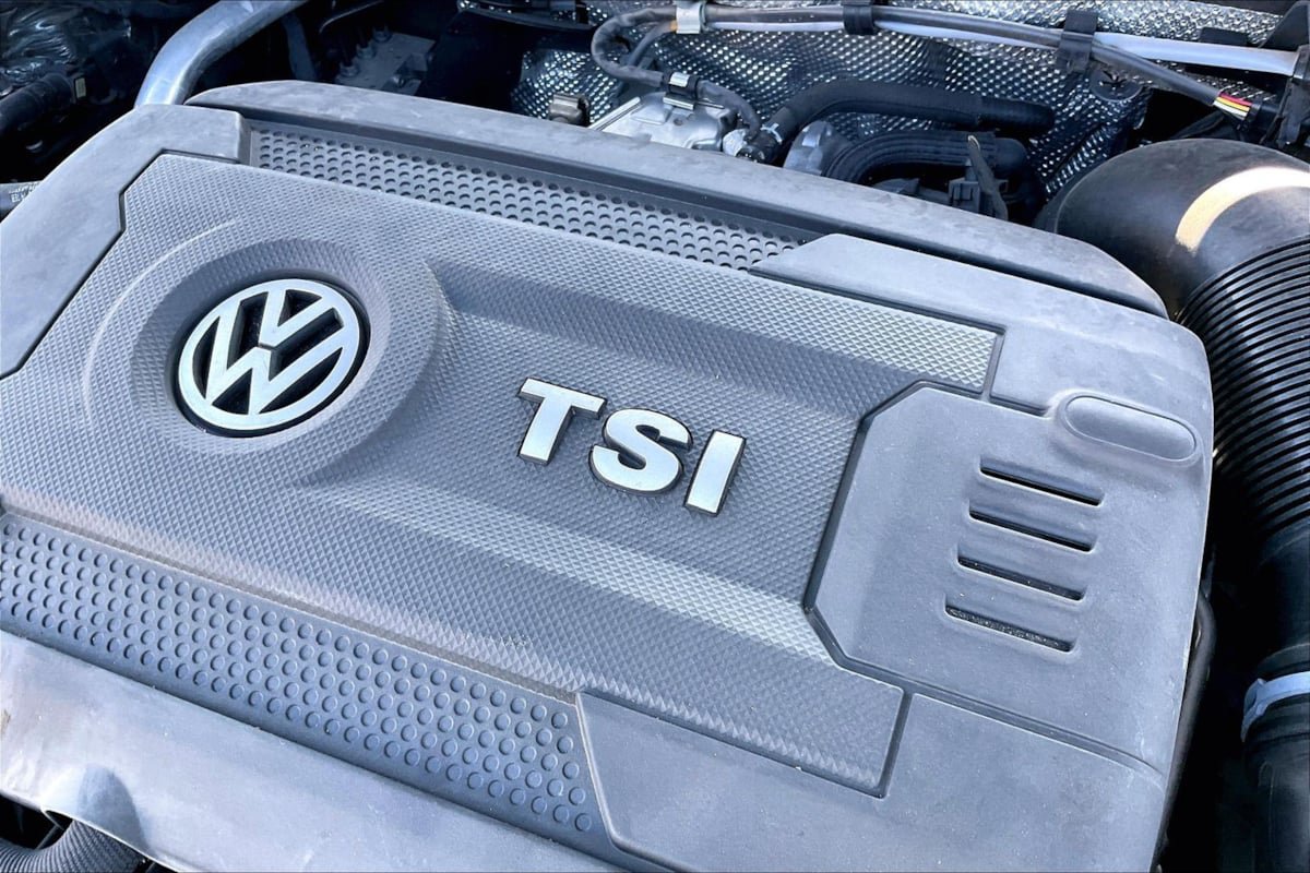 Used 2017 Volkswagen Golf SE FWD image 32