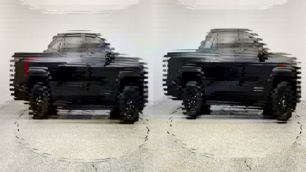 Used 2025 Chevrolet Silverado EV LT image 4