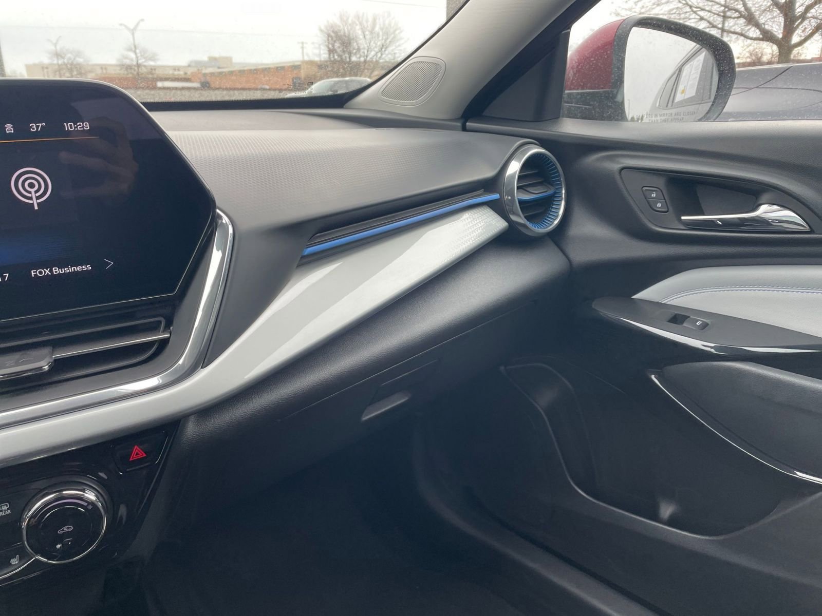 Used 2025 Chevrolet Trax LT w/ LT Convenience Package image 35