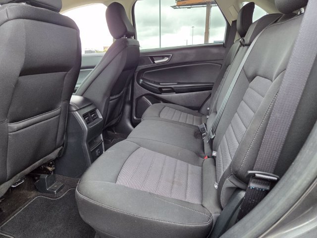 Used 2020 Ford Edge SE FWD image 6