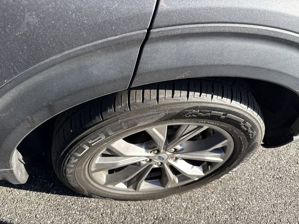 Used 2022 Ford Explorer XLT w/ Equipment Group 202A AWD/4WD image 8