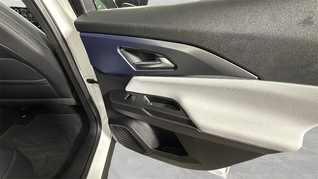 Used 2025 Chevrolet Equinox EV LT image 33