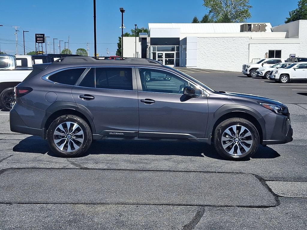 Used 2025 Subaru Outback Limited AWD/4WD image 7