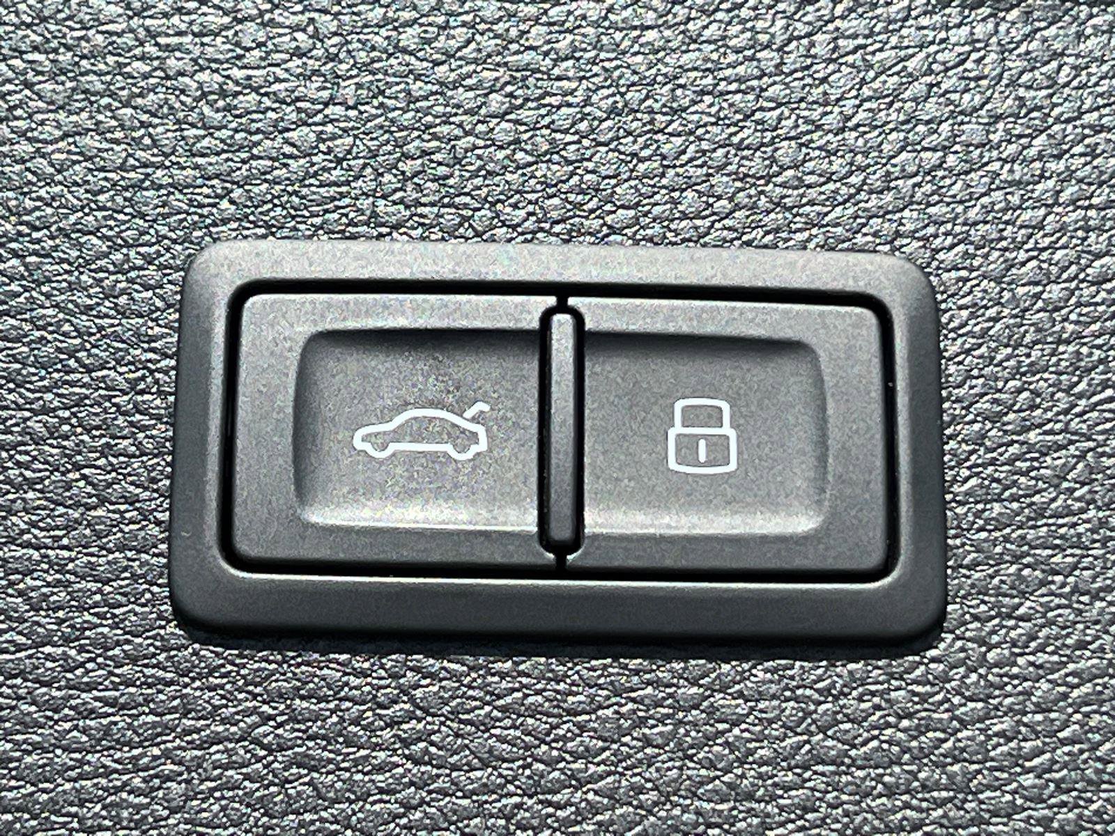 Used 2025 Audi Q5 2.0T Premium w/ Convenience Plus Package image 19