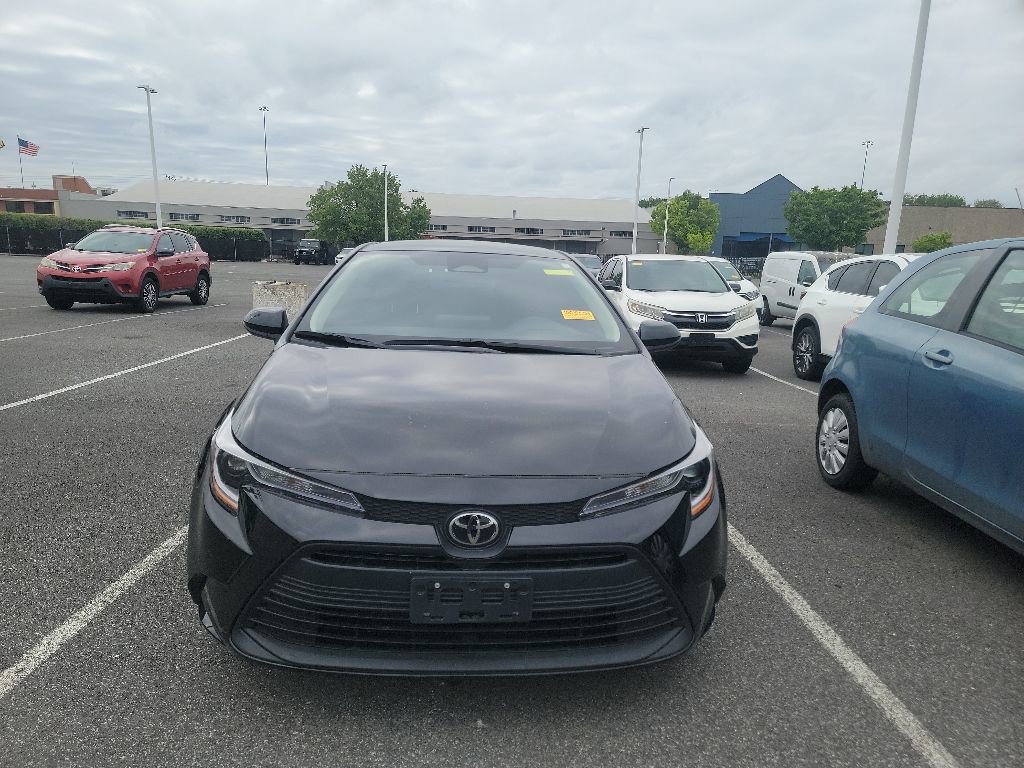 Used 2024 Toyota Corolla LE FWD image 2
