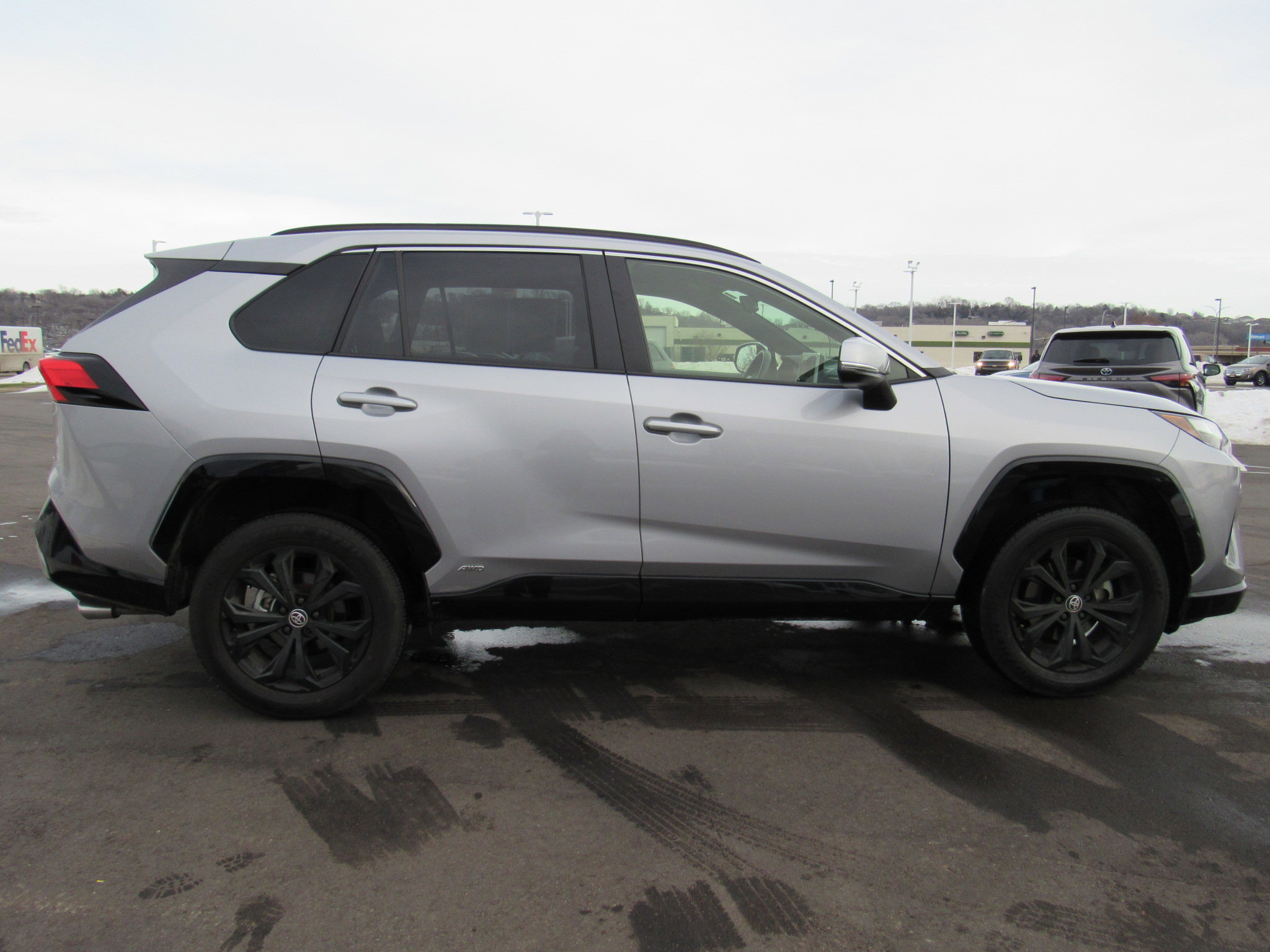 Used 2024 Toyota RAV4 SE image 5