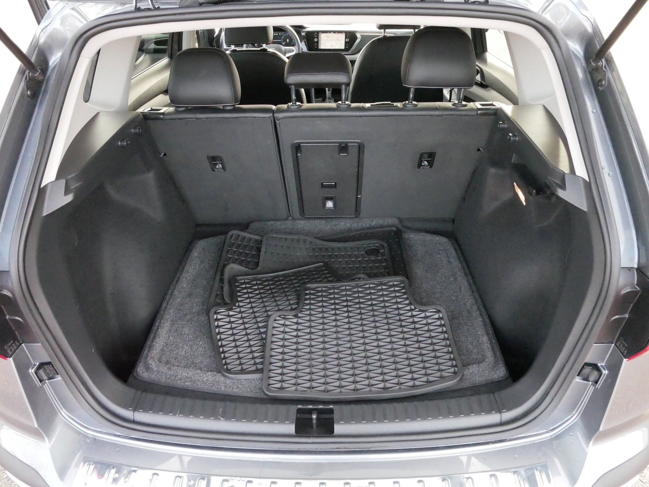 Certified 2023 Volkswagen Taos SEL image 18