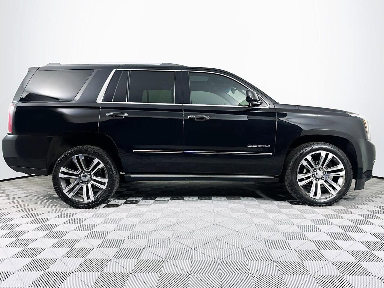 Used 2019 GMC Yukon Denali image 29