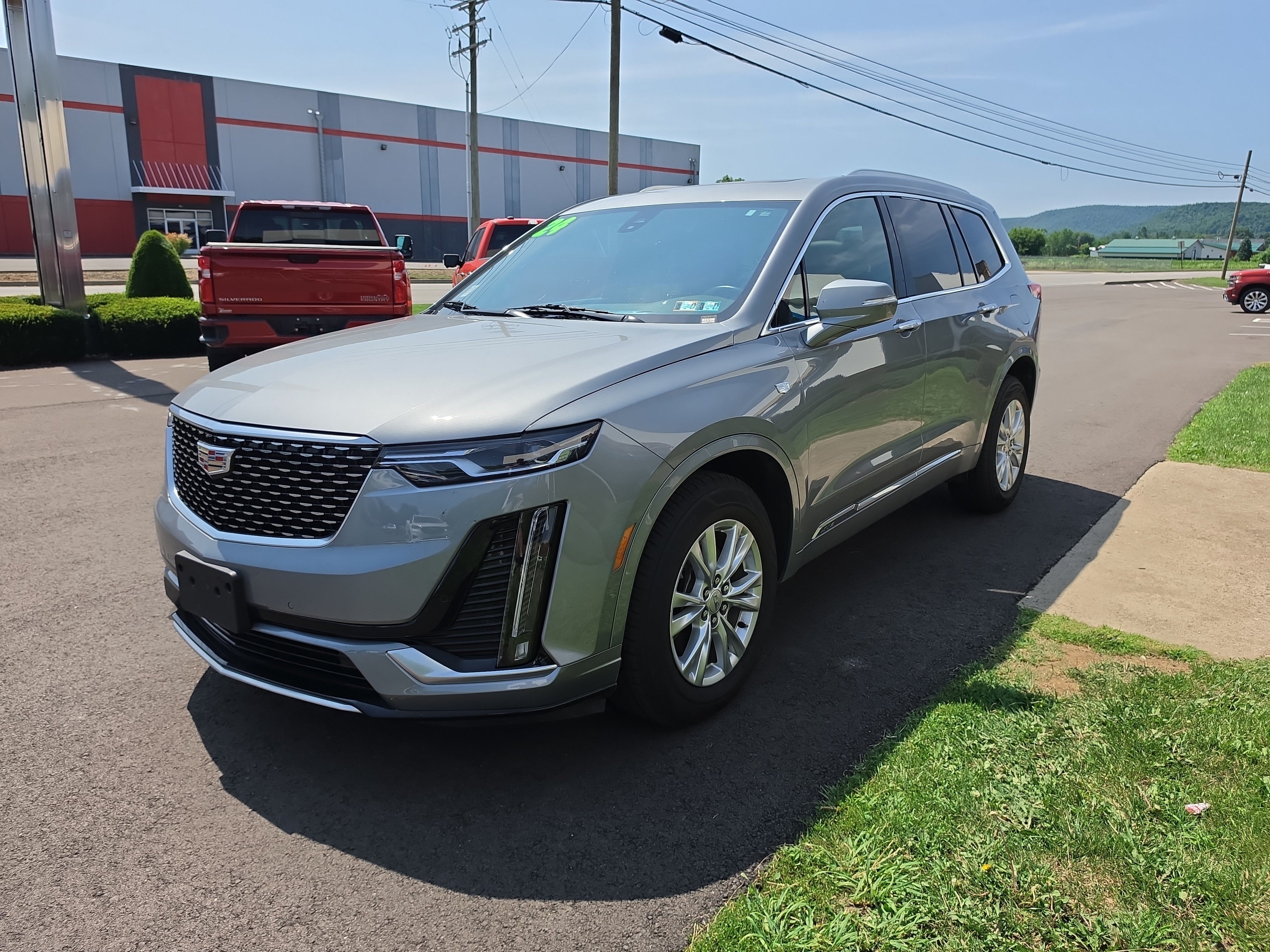 Used 2024 Cadillac XT6 Luxury w/ LPO, Floor Liner Package AWD/4WD image 8