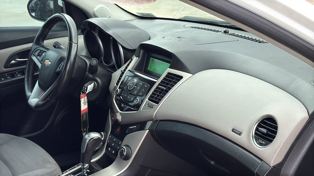 Used 2014 Chevrolet Cruze LT image 30