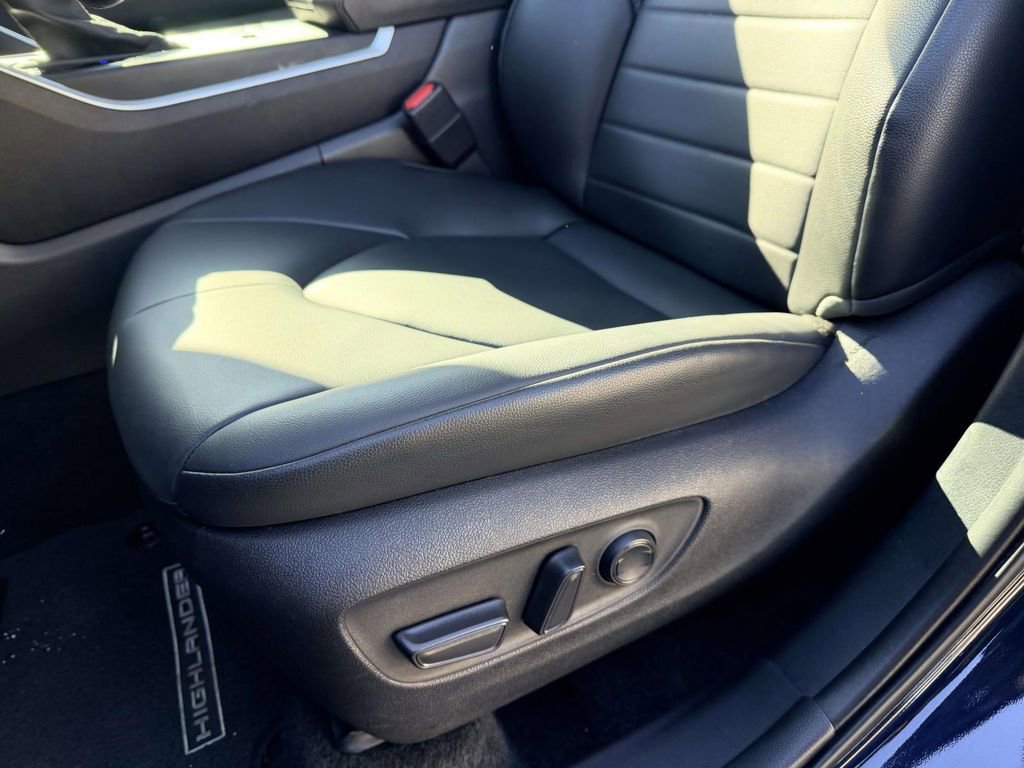 Certified 2024 Toyota Highlander XLE image 18