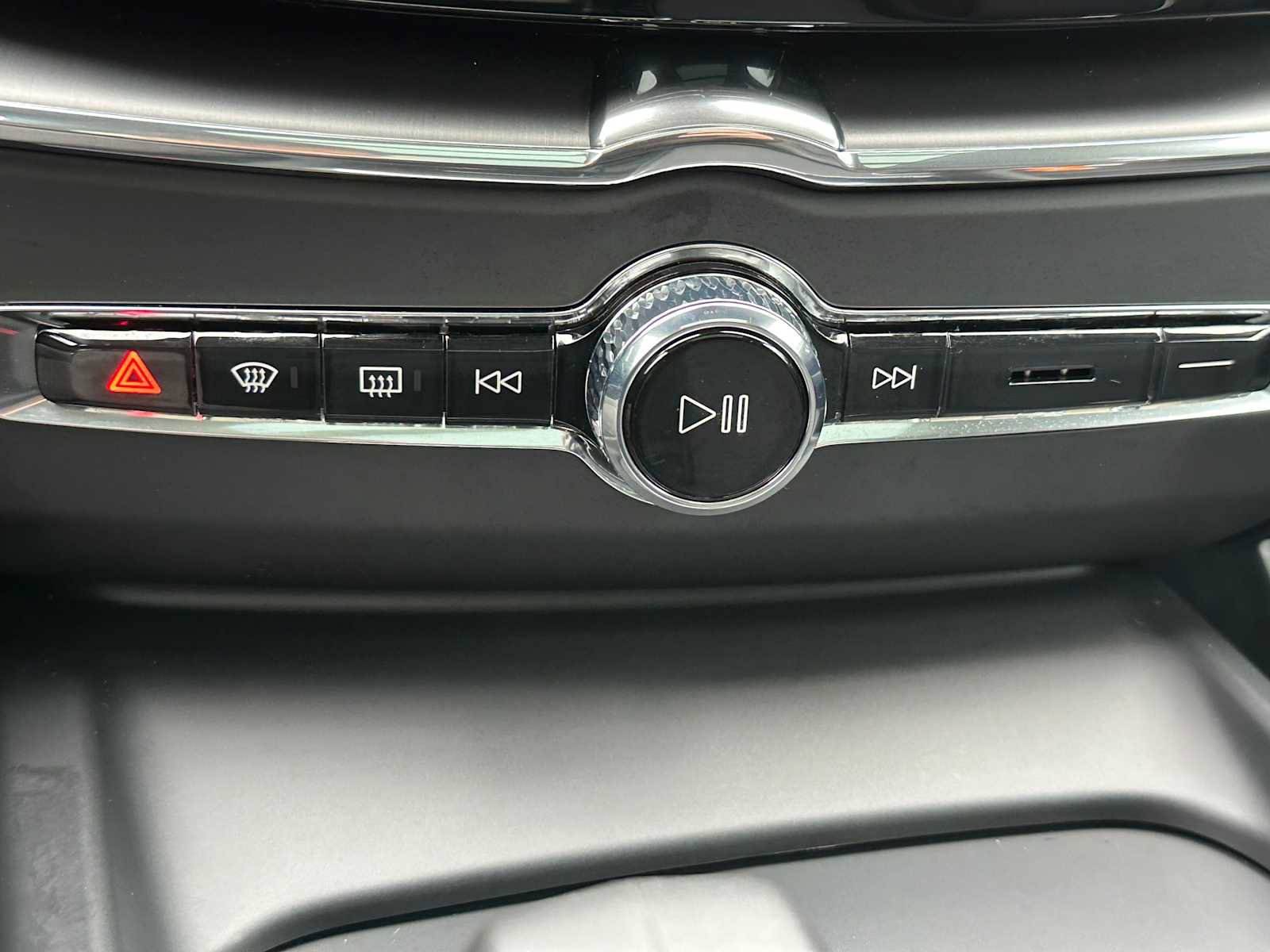 Used 2025 Volvo XC60 B5 Core w/ Protection Package Premier image 29