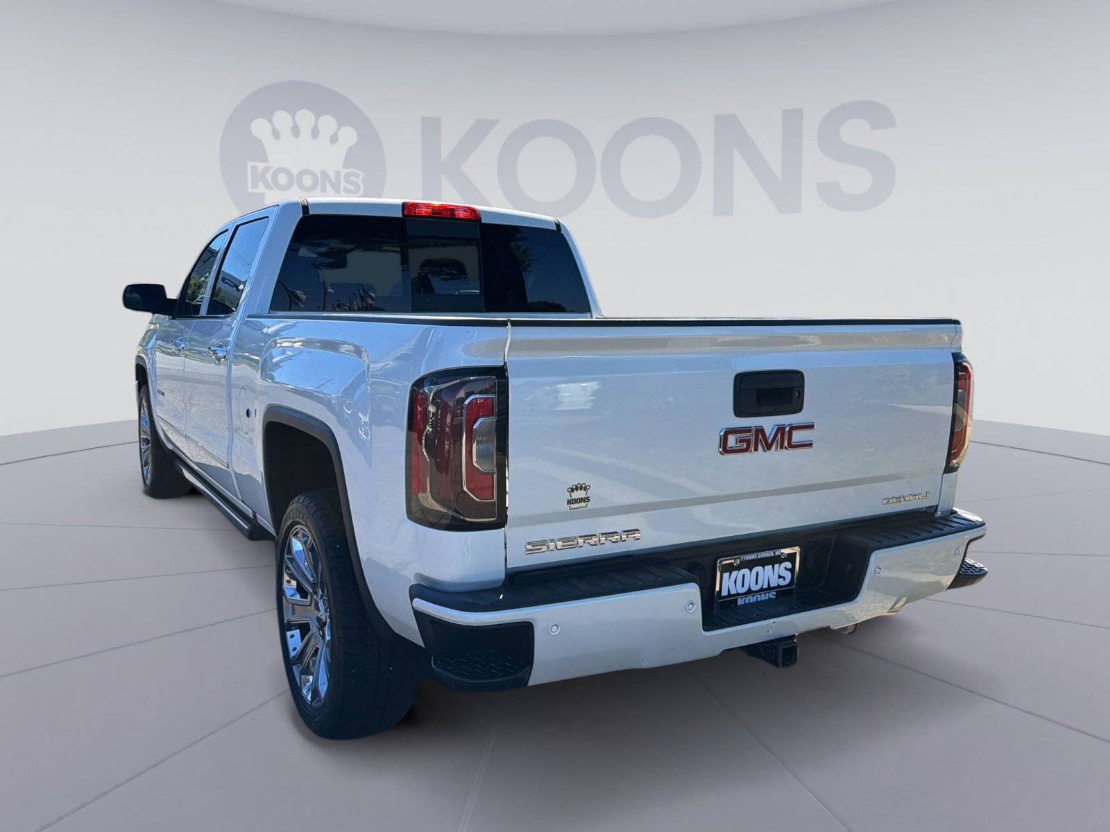 Used 2017 GMC Sierra 1500 Denali w/ Denali Ultimate Package AWD/4WD image 4
