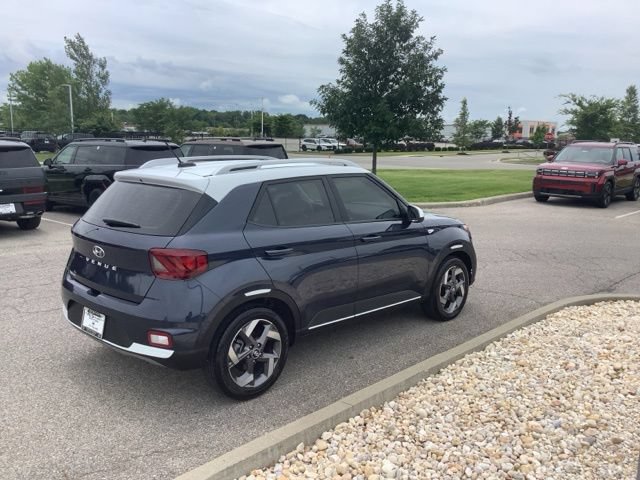 Certified 2025 Hyundai Venue Limited FWD image 5