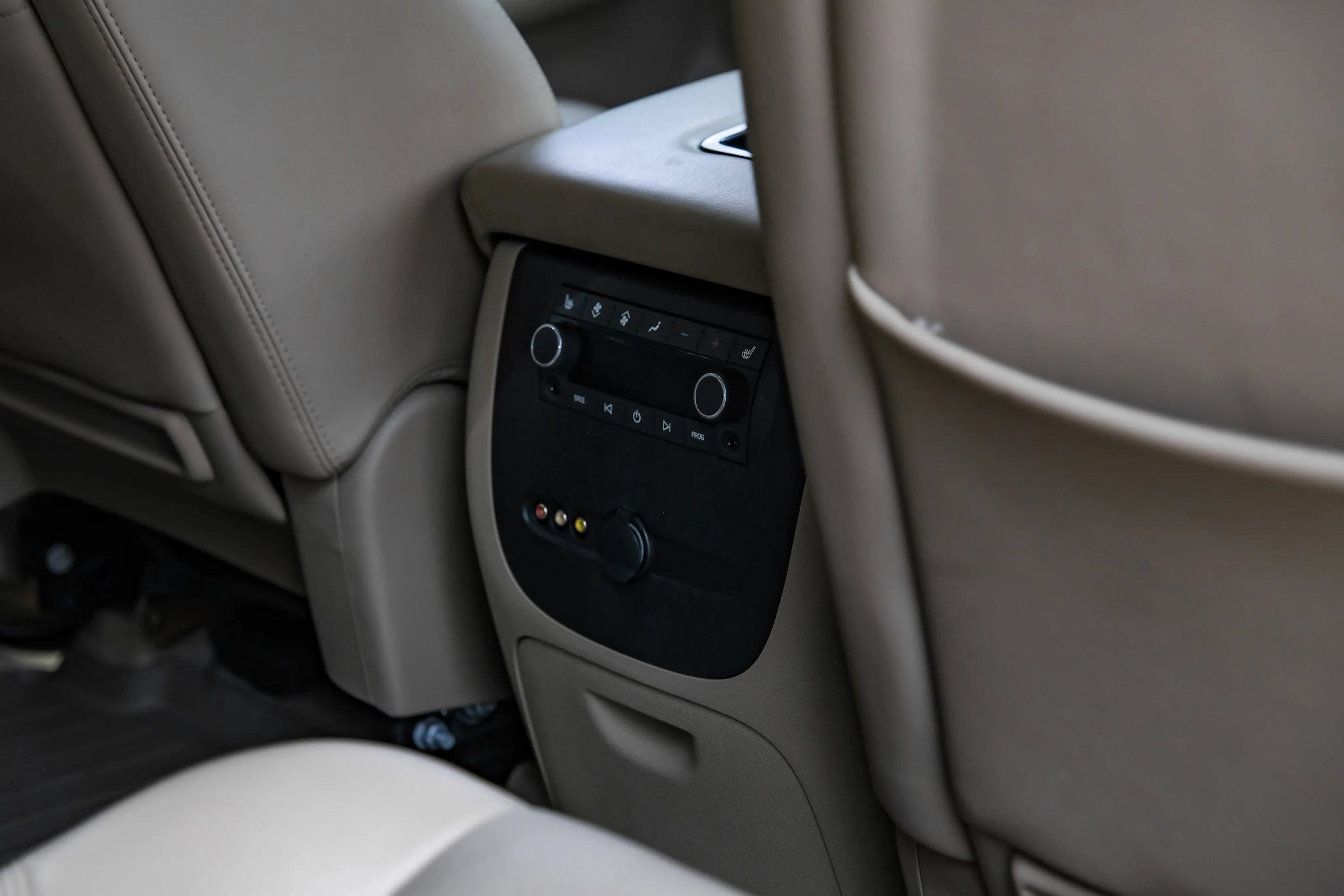Used 2014 GMC Yukon Denali RWD image 46