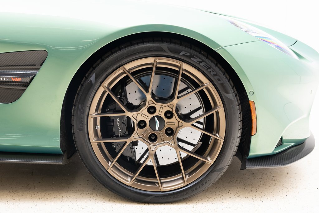 Used 2025 Aston Martin Vanquish image 43