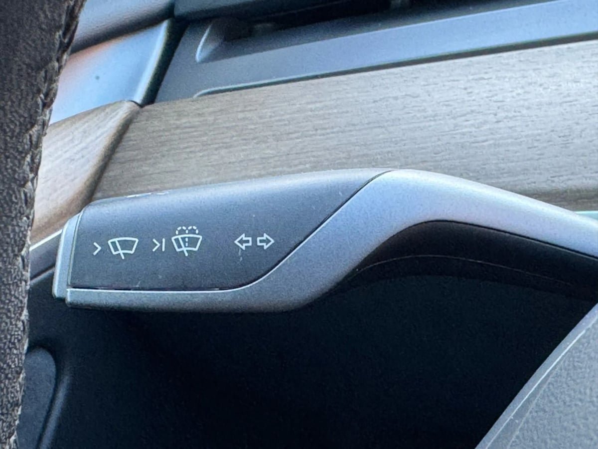 Used 2024 Tesla Model Y Performance AWD/4WD image 39