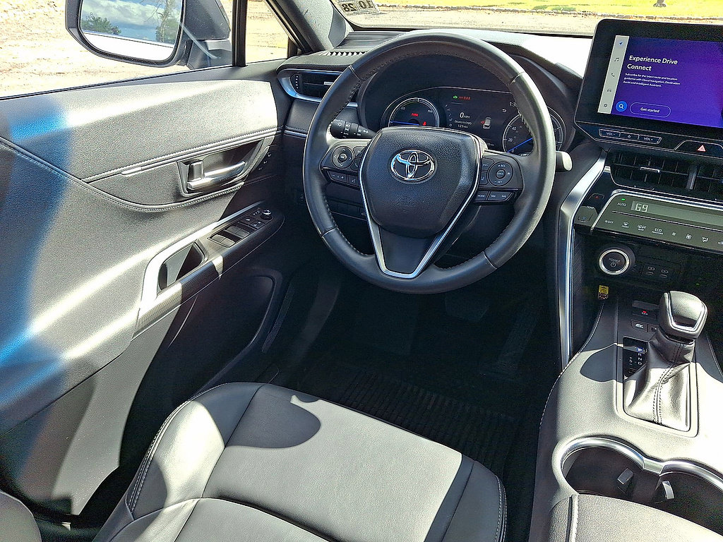 Used 2023 Toyota Venza Nightshade AWD/4WD image 15