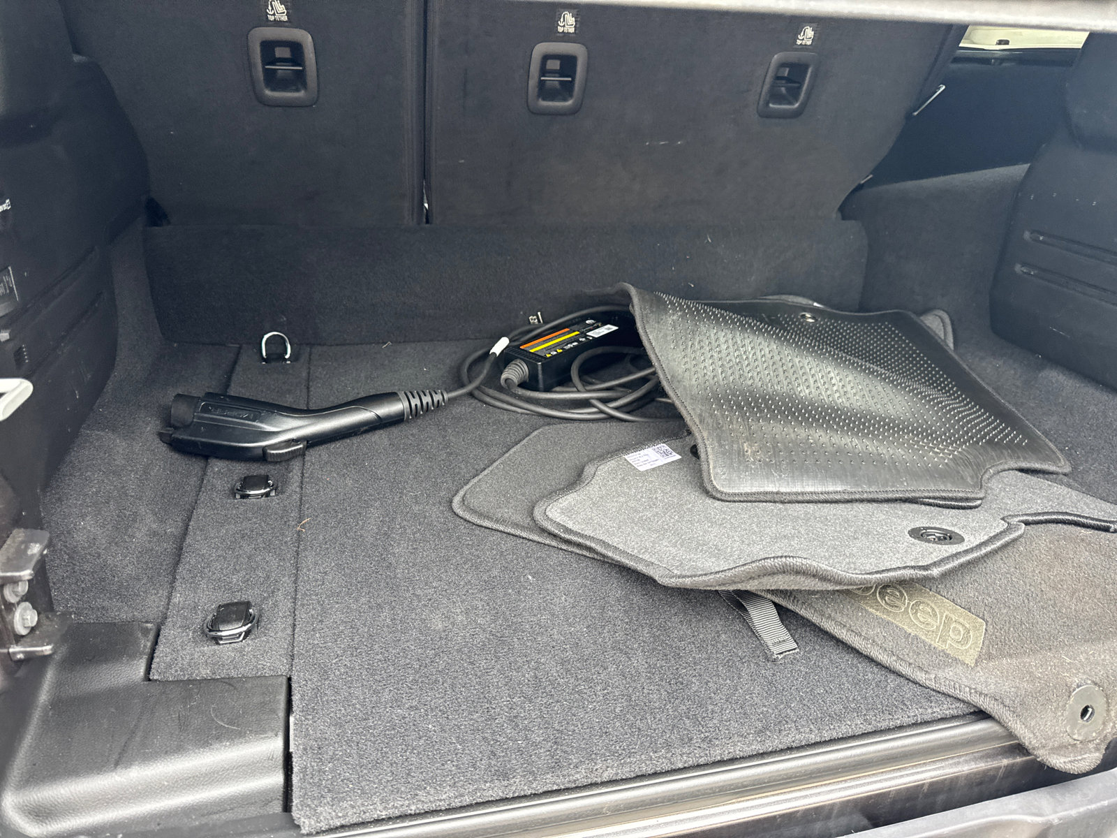 Used 2025 Jeep Wrangler Sahara image 19