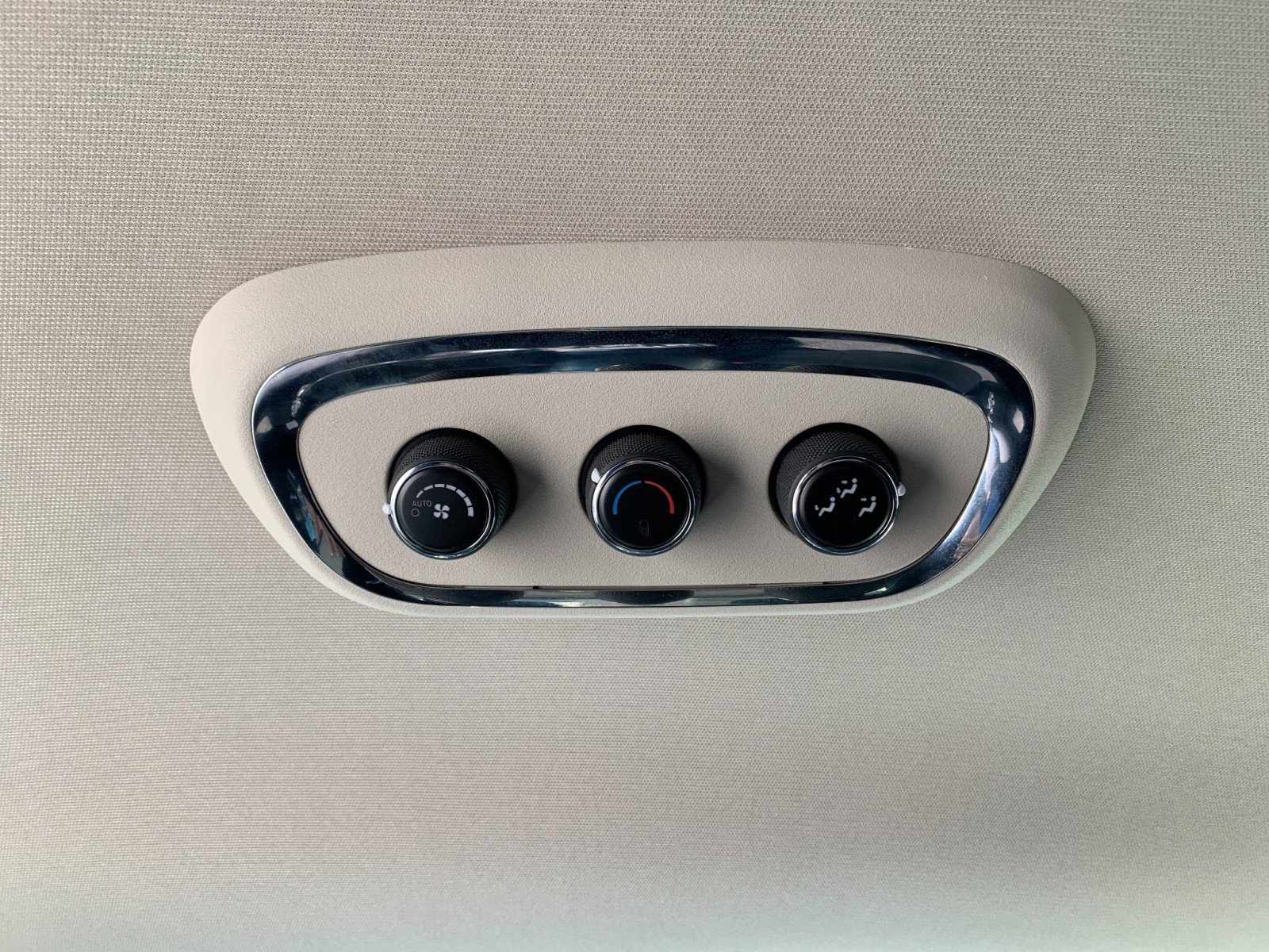 Used 2020 Dodge Durango SXT w/ 3rd Row Seating Group image 34