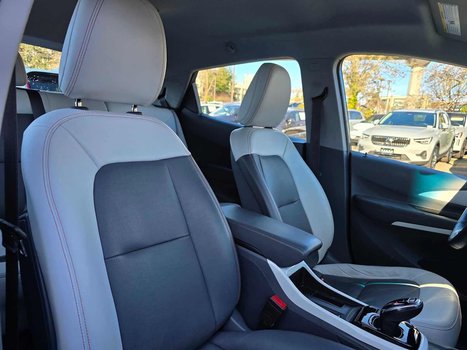 Used 2017 Chevrolet Bolt Premier w/ Driver Confidence II Package image 11