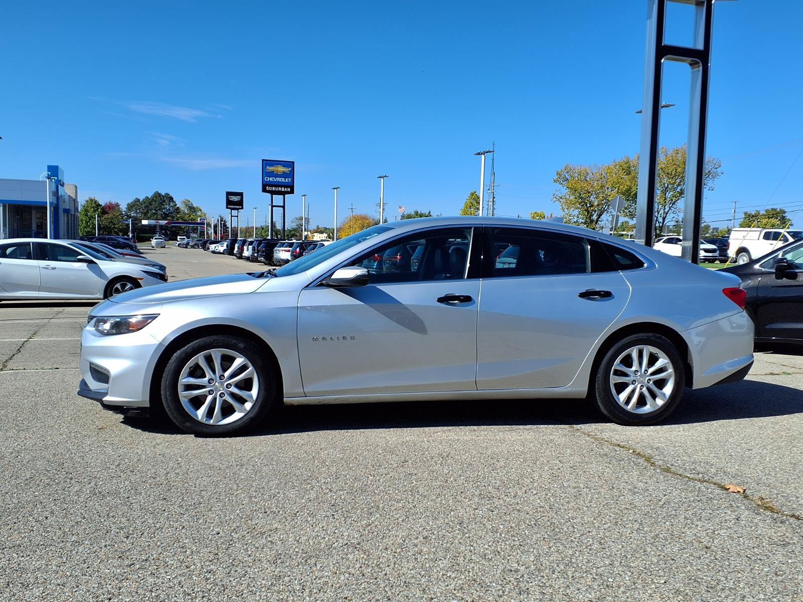 Used 2017 Chevrolet Malibu LT w/ Leather Package FWD image 8