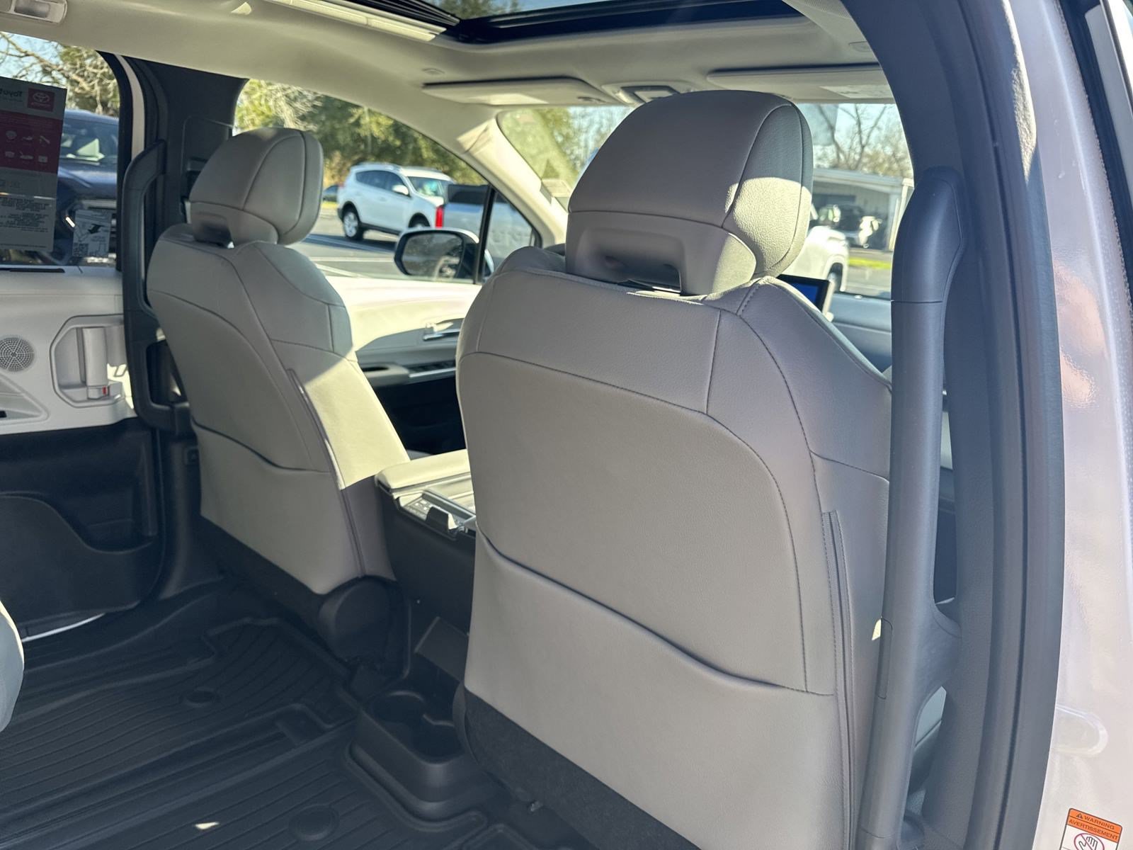 New 2025 Toyota Sienna XLE FWD image 30