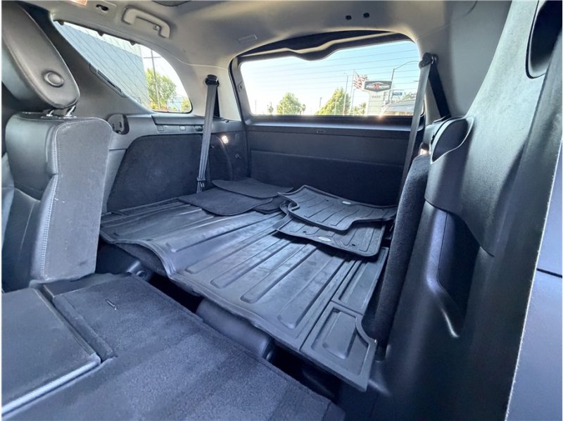 Used 2019 Land Rover Discovery SE AWD/4WD image 25